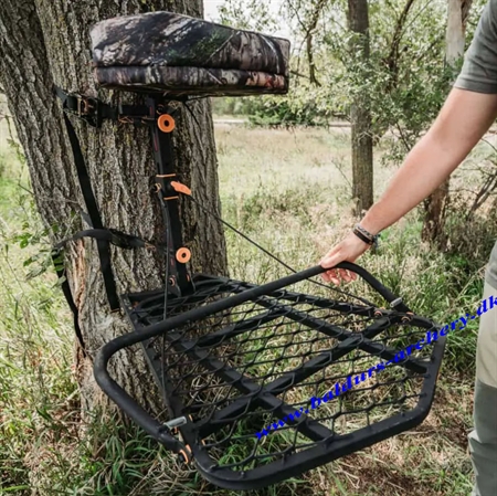 Muddy Outfitter Hang On Treestand
